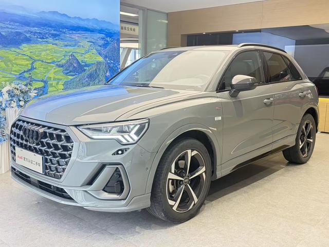 Audi Q3 2023 car image #18