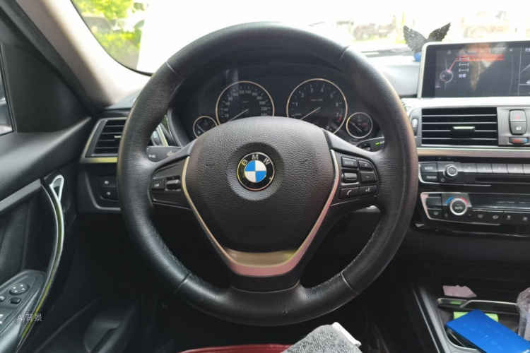 BMW 3 Series 2017 car image #12