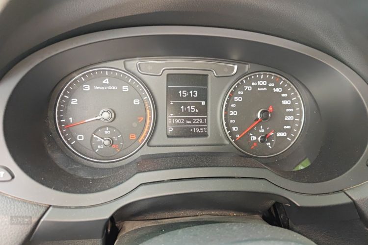 Audi Q3 2018 car image #13