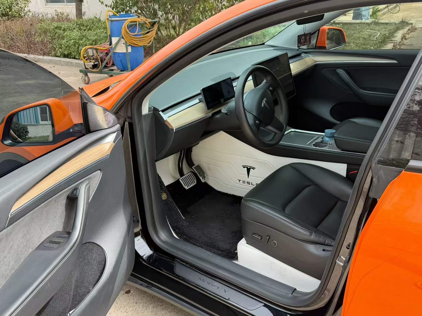Tesla Model Y 2022 immagine di auto #17