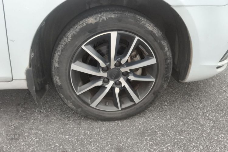 GEELY Emgrand 2019 #9 GEELY Emgrand 2019 car image #9