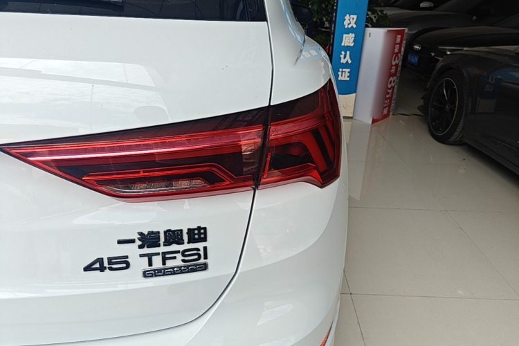 Audi Q3 2023 car image #8