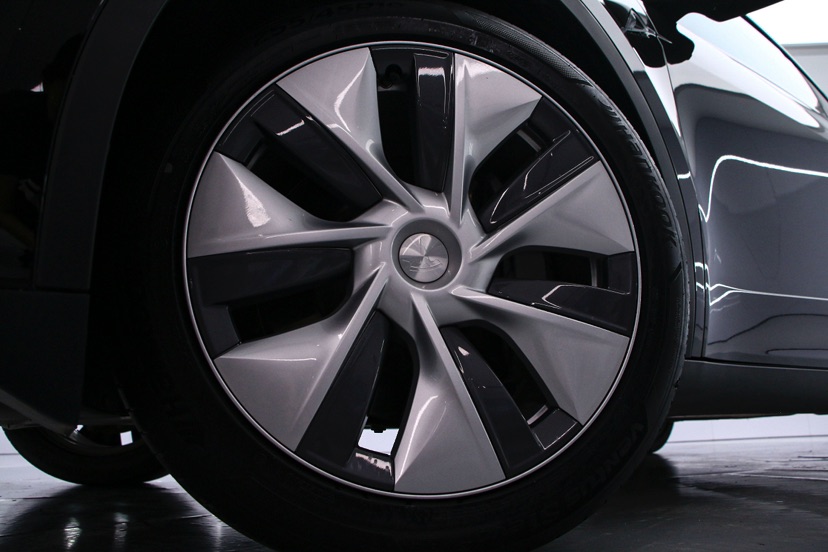 Tesla Model Y 2023 #8 Tesla Model Y 2023 car image #8