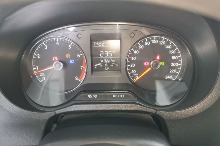 Volkswagen Polo 2018 car image #12