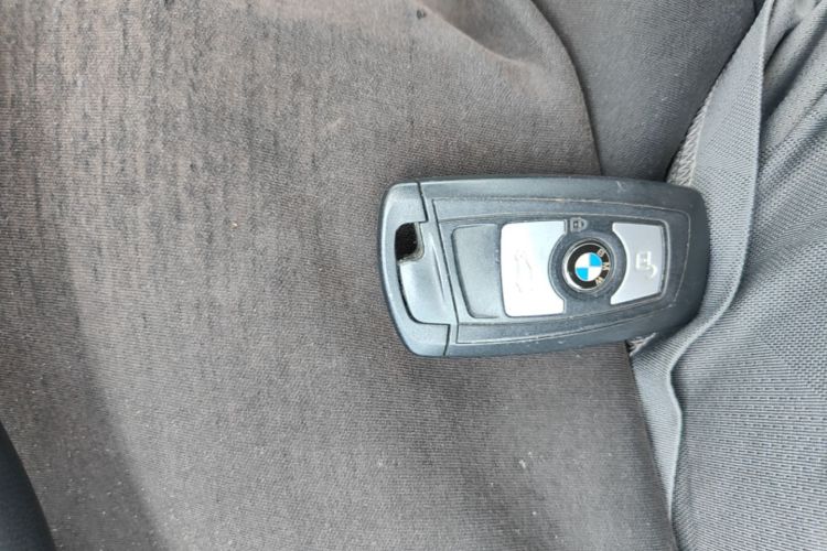 BMW 3 Series 2019 car image #9