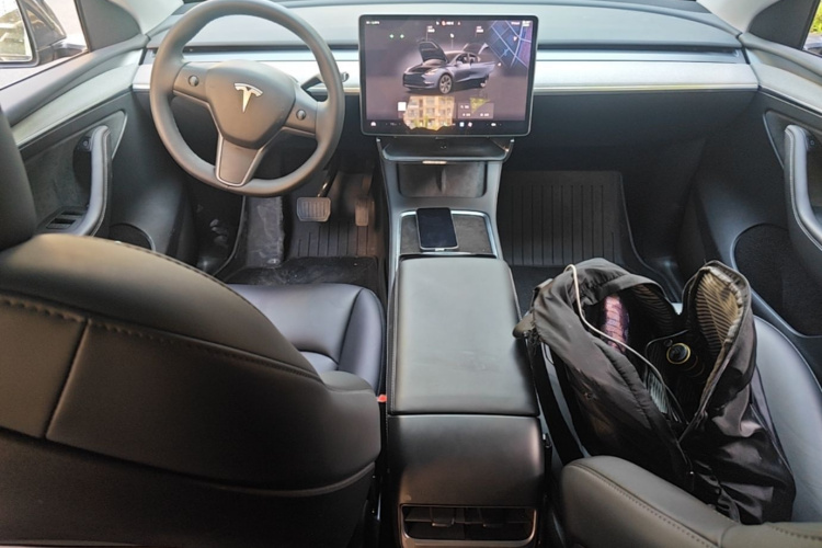 Tesla Model Y 2024 car image #10