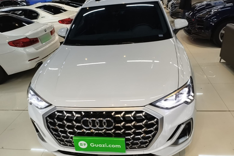 Audi Q3 2024 car image #3