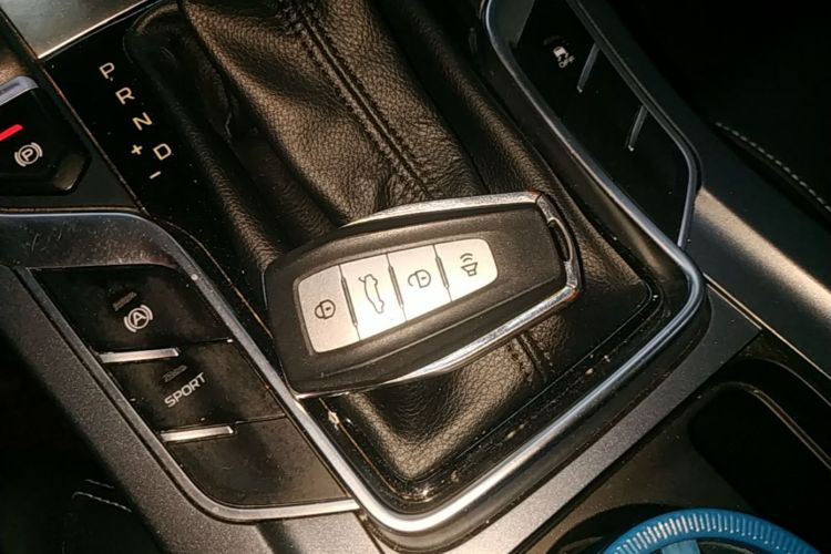 GEELY Emgrand 2019 #9 GEELY Emgrand 2019 car image #9