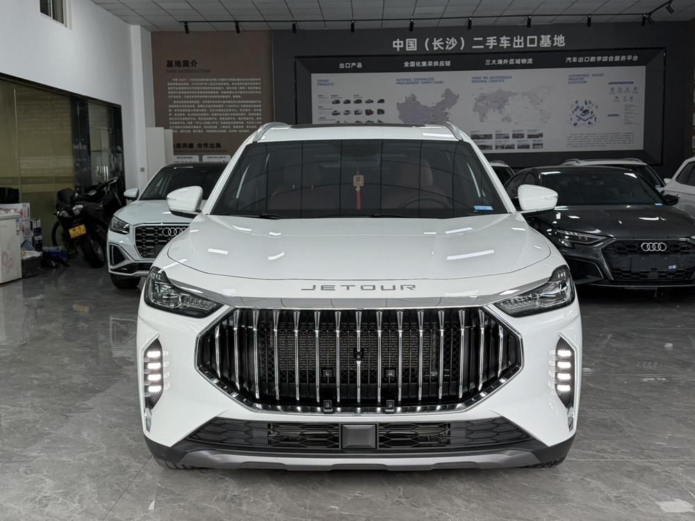 Jetour X70 PLUS 2023 car image #2