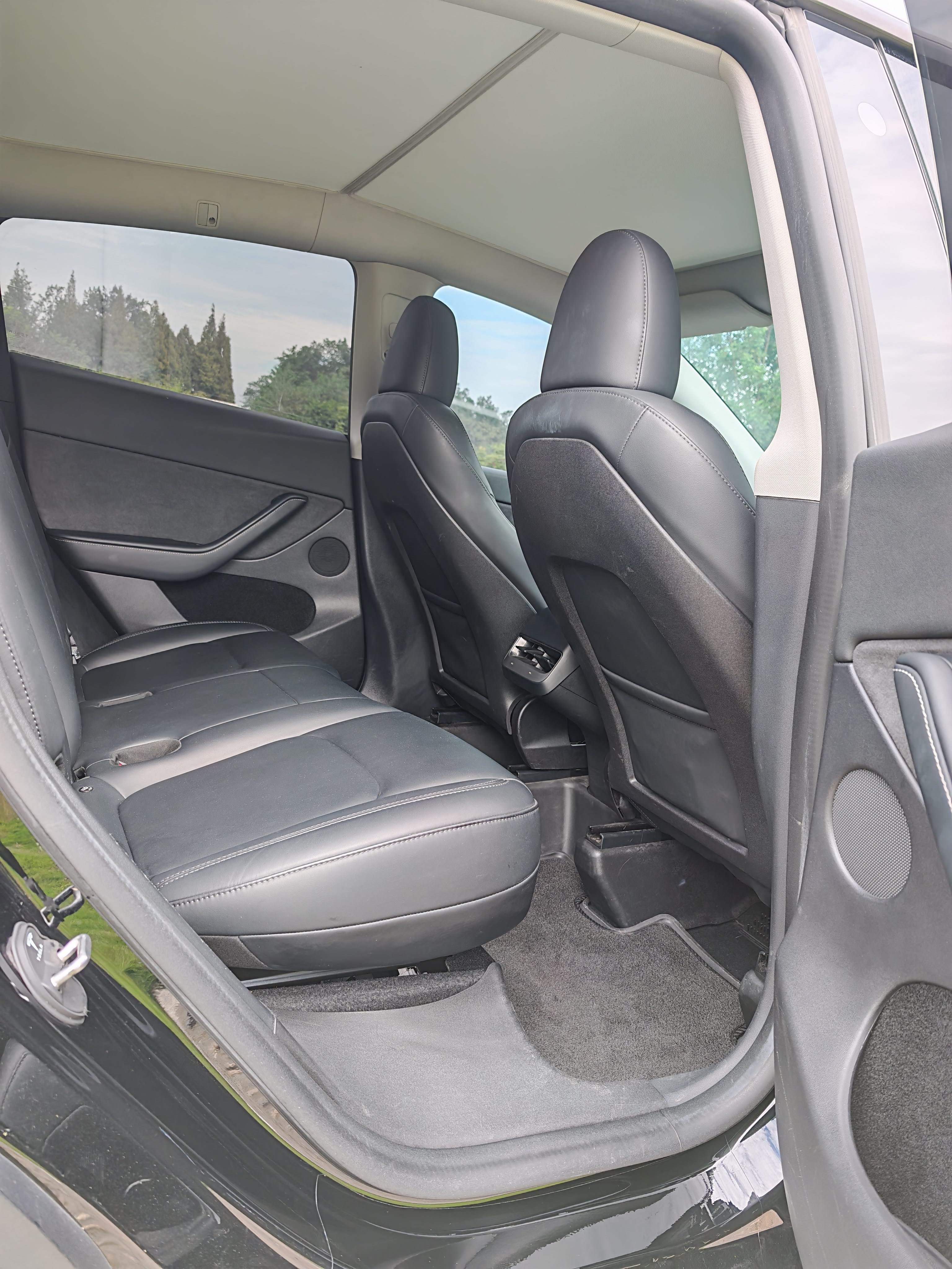 Tesla Model Y 2023 car image #7