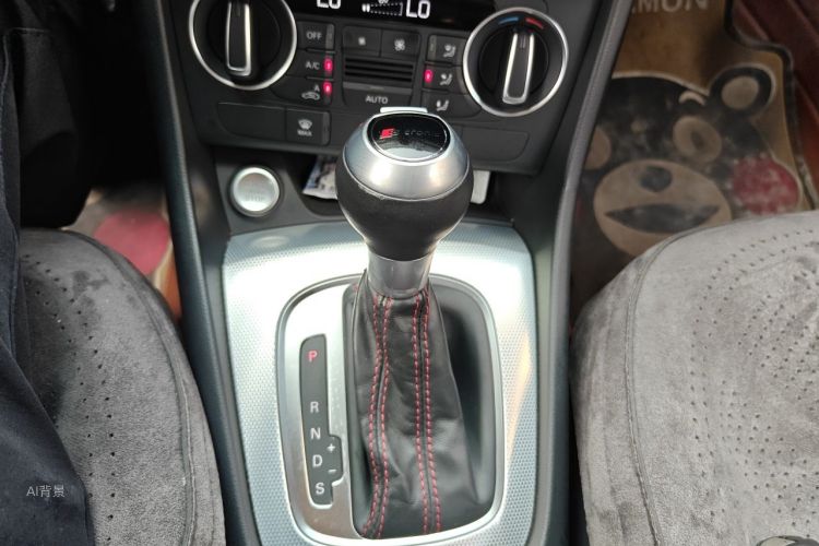 Audi Q3 2016 car image #16