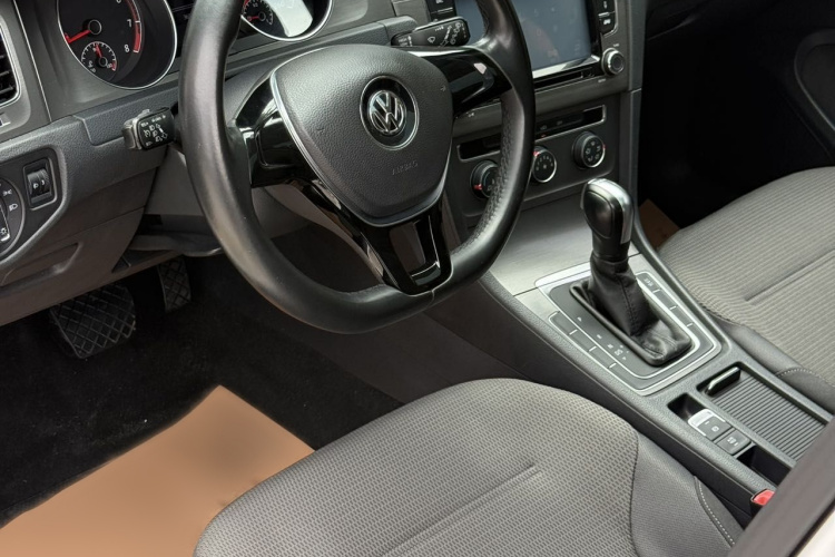Volkswagen Golf 2015 car image #13