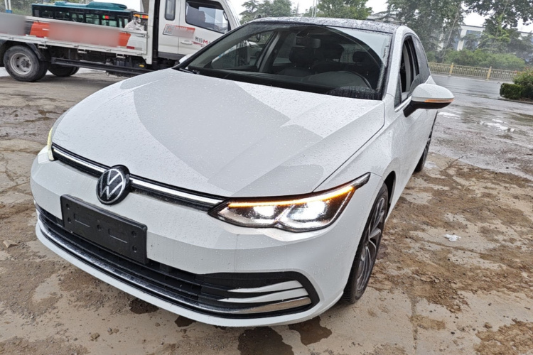 Volkswagen Golf 2021 car image #2