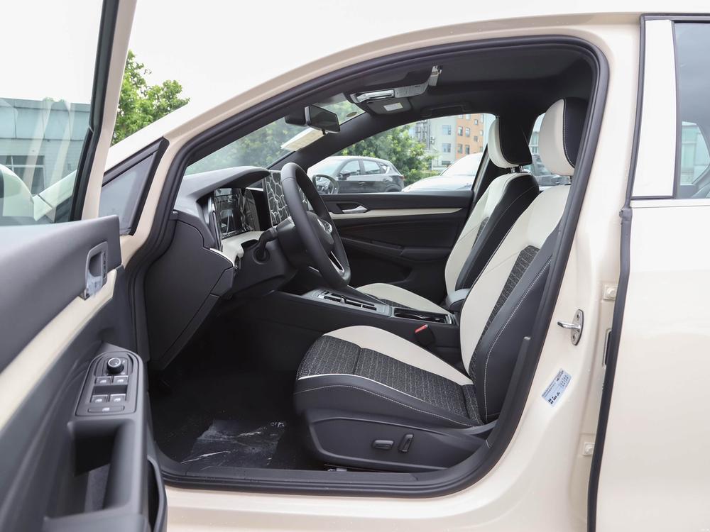 Volkswagen Golf 2025 #10 Volkswagen Golf 2025 صورة سيارة #10