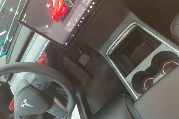 Tesla Model Y 2024 #14 Tesla Model Y 2024 car image #14