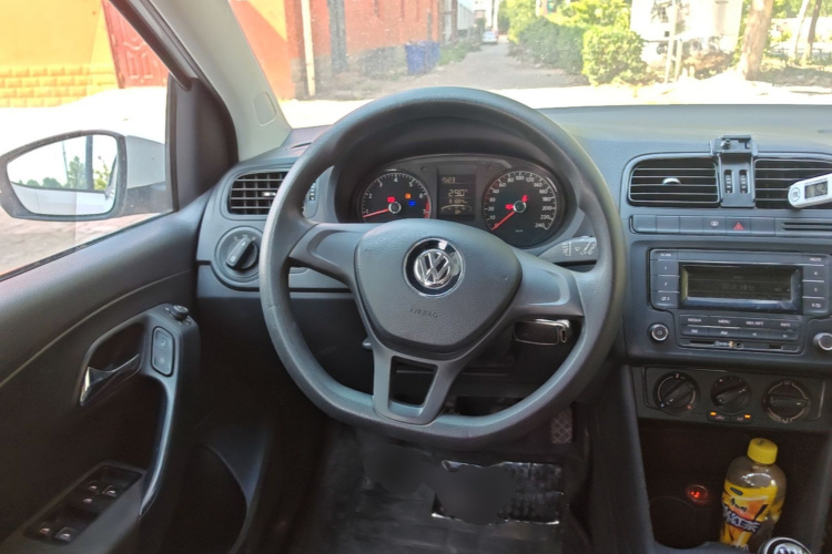Volkswagen Polo 2016 car image #11