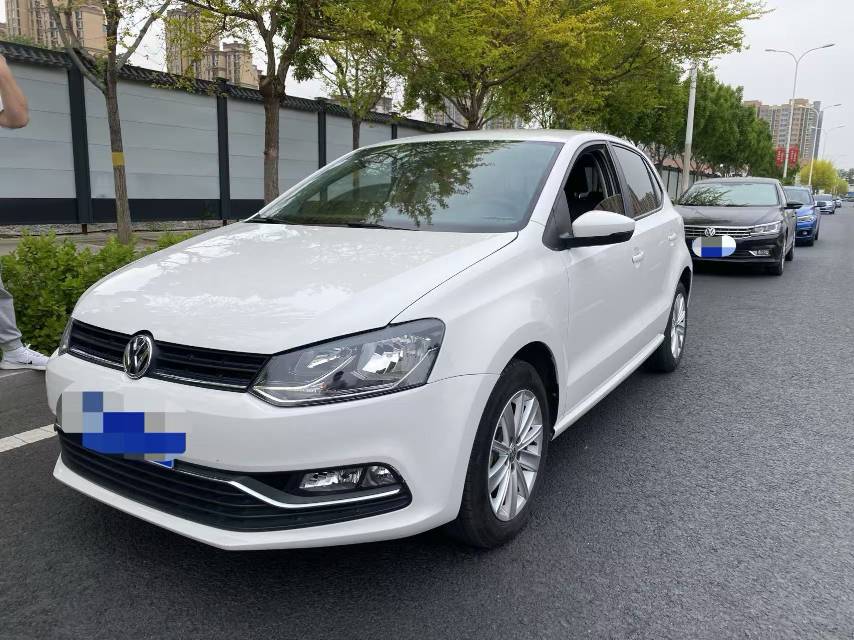 Volkswagen Polo 2015 car image 