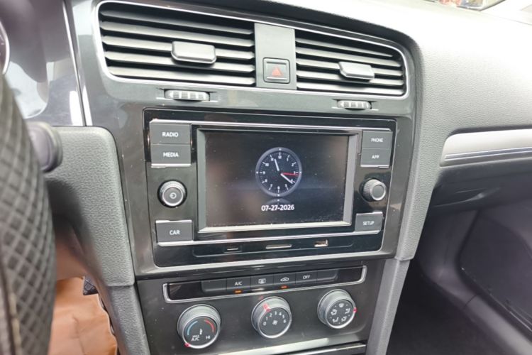 Volkswagen Golf 2018 car image #13