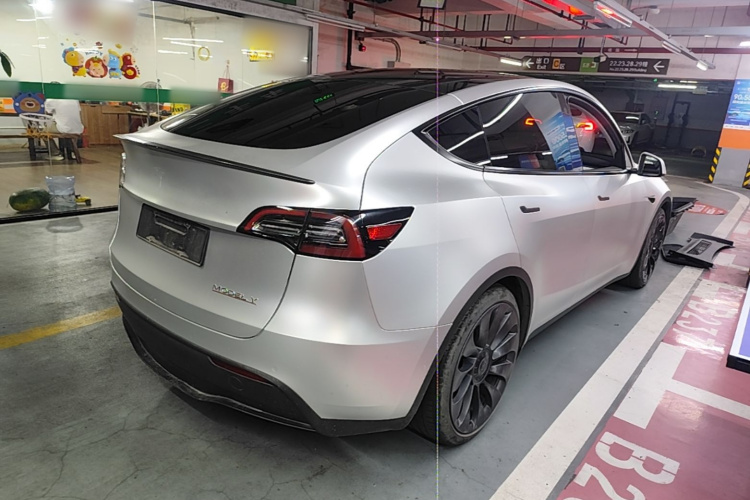 Tesla Model Y 2023 car image #7
