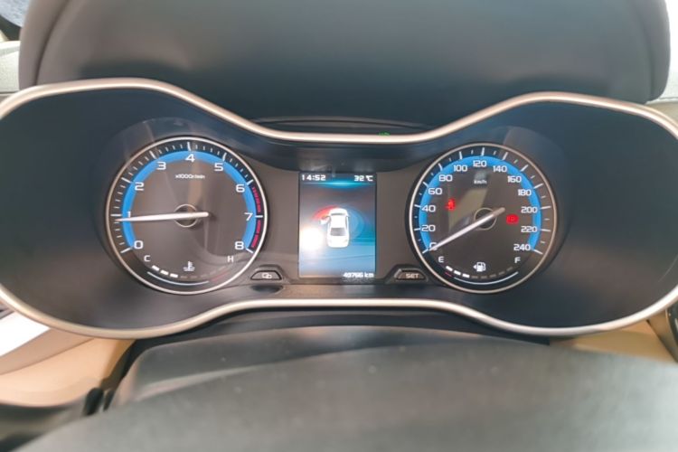 GEELY Emgrand 2019 car image #12