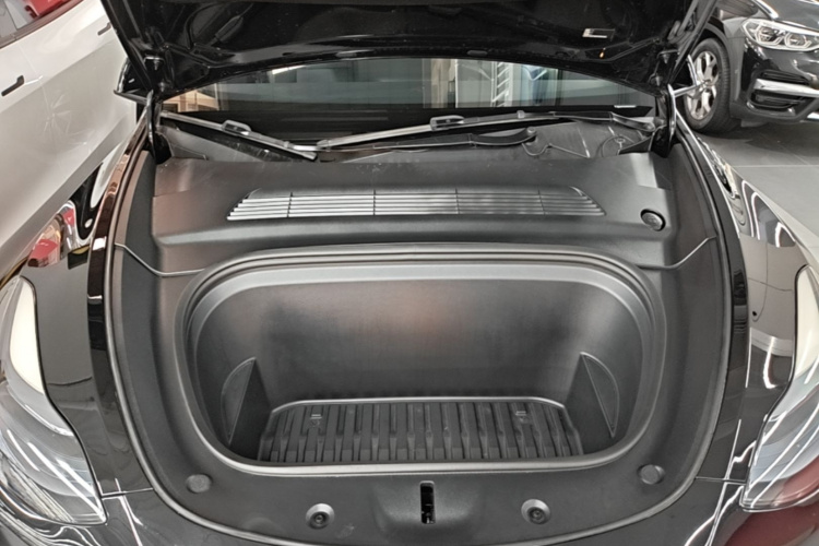 Tesla Model Y 2023 #20 Tesla Model Y 2023 car image #20