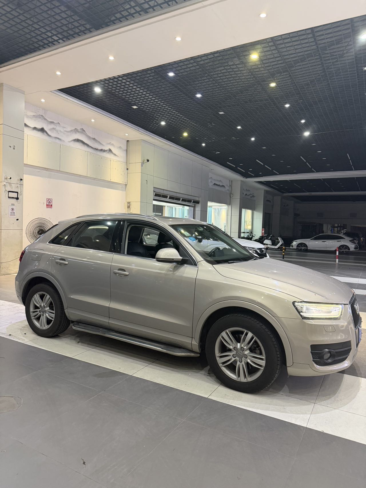 Audi Q3 2014 car image #3