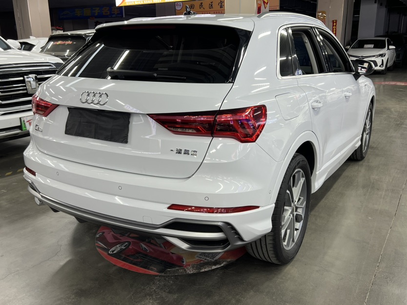 Audi Q3 2021 car image #9
