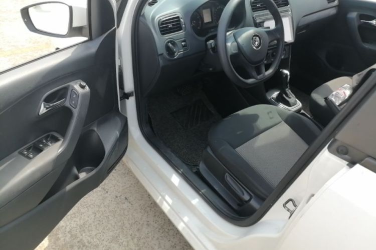 Volkswagen Polo 2017 car image #16