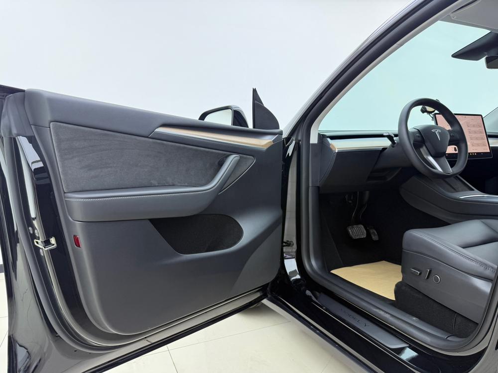 Tesla Model Y 2021 #22 Tesla Model Y 2021 car image #22