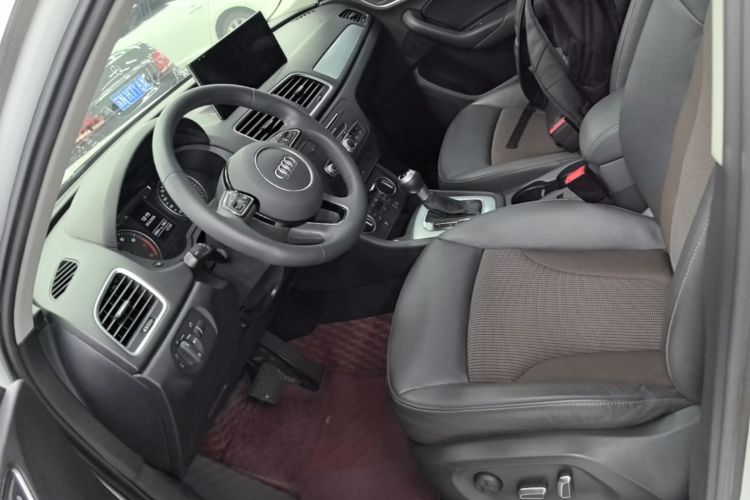 Audi Q3 2019 car image #15