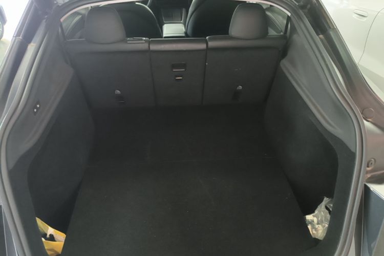 Tesla Model Y 2025 #21 Tesla Model Y 2025 car image #21