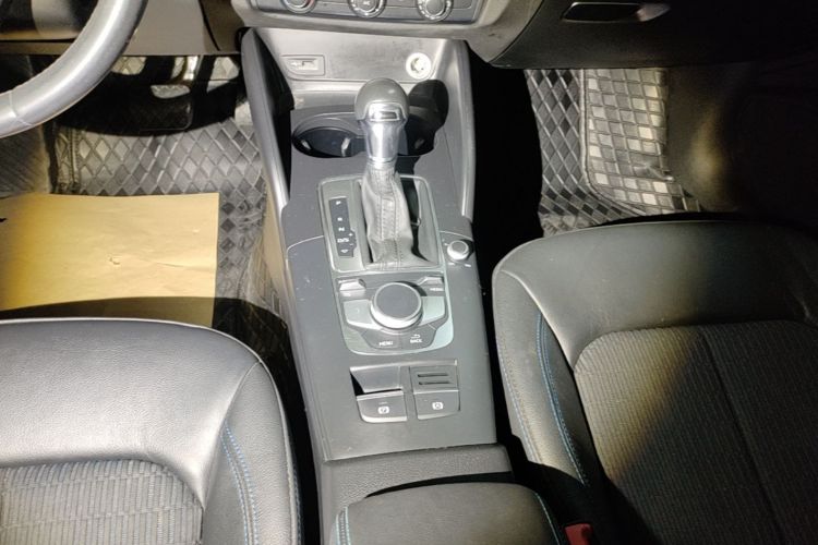 Audi A3 2018 car image #14