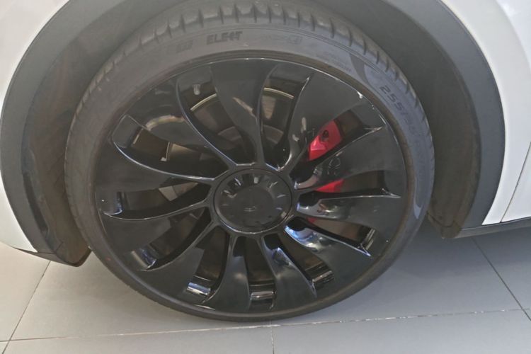 Tesla Model Y 2022 #4 Tesla Model Y 2022 car image #4