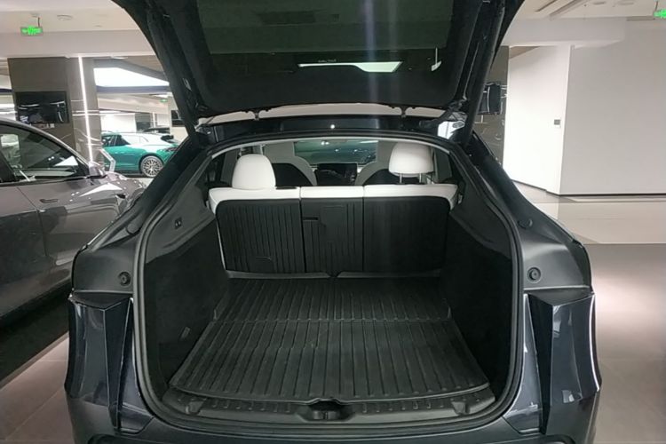 Tesla Model Y 2025 #21 Tesla Model Y 2025 car image #21