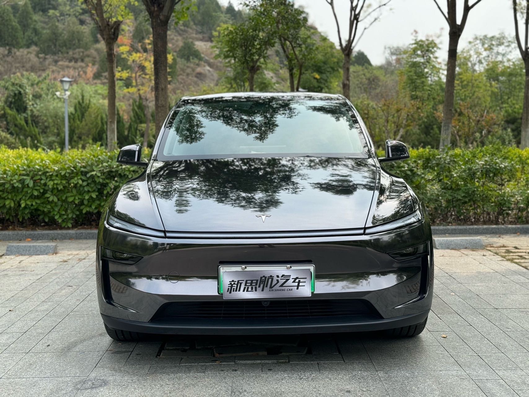 Tesla Model Y 2025 #2 Tesla Model Y 2025 car image #2