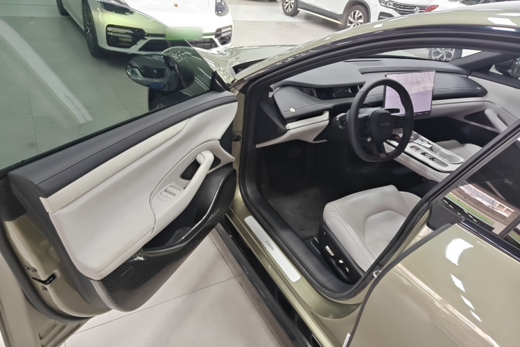 MI SU7 2024 immagine di auto #16