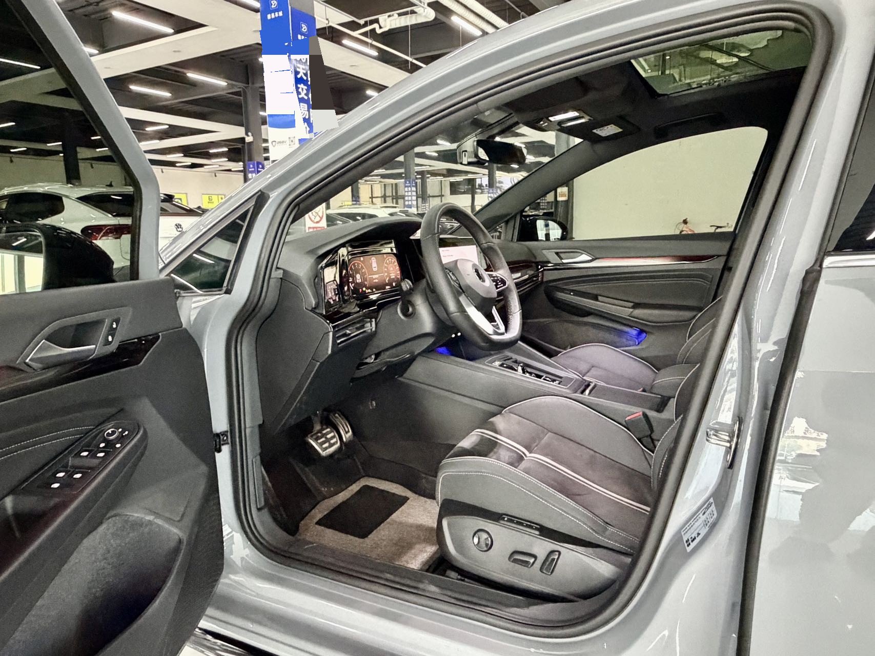 Volkswagen Golf 2023 car image #4