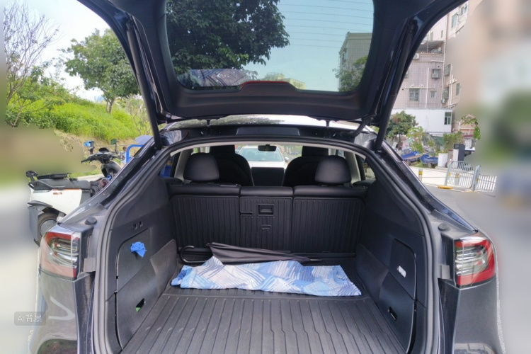Tesla Model Y 2024 immagine di auto #21