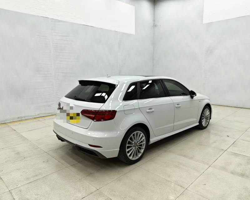 Audi A3 2018 car image #11