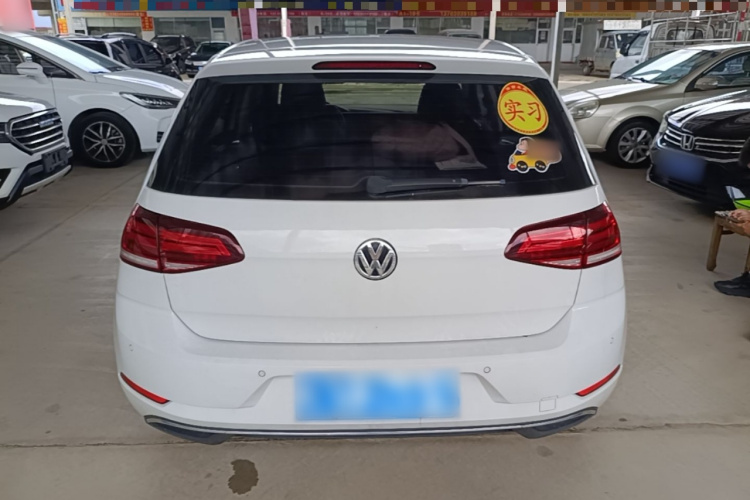 Volkswagen Golf 2018 car image #6