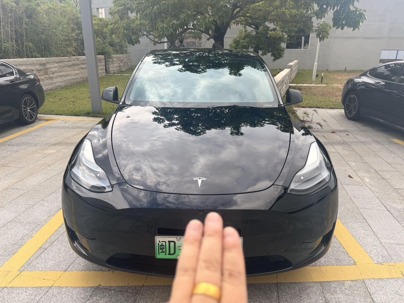 Tesla Model Y 2024 car image #2