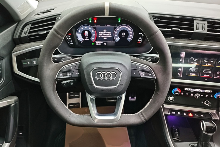 Audi Q3 2021 car image #11