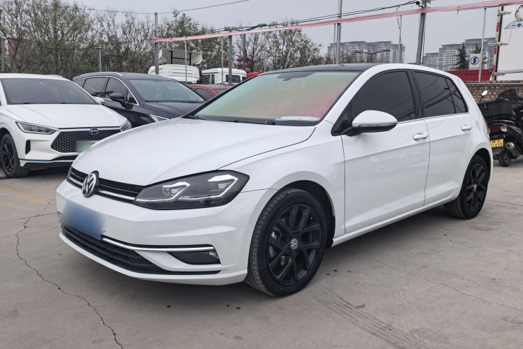 Volkswagen Golf 2020 car image #2