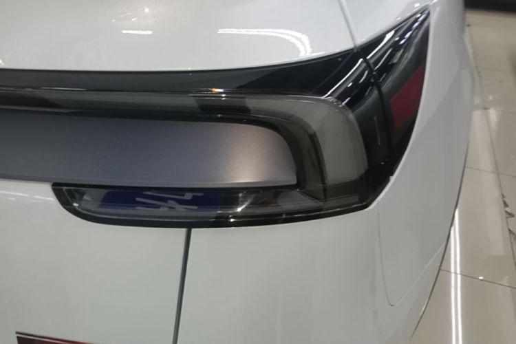 Tesla Model Y 2025 #8 Tesla Model Y 2025 car image #8