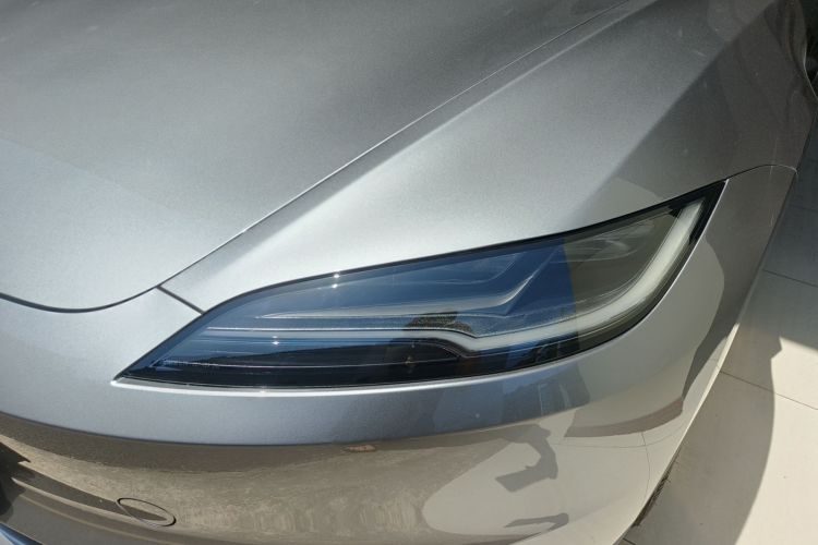 Tesla Model 3 2025 car image #23