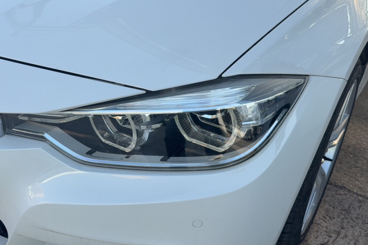 BMW 3 Series 2017 car image #29