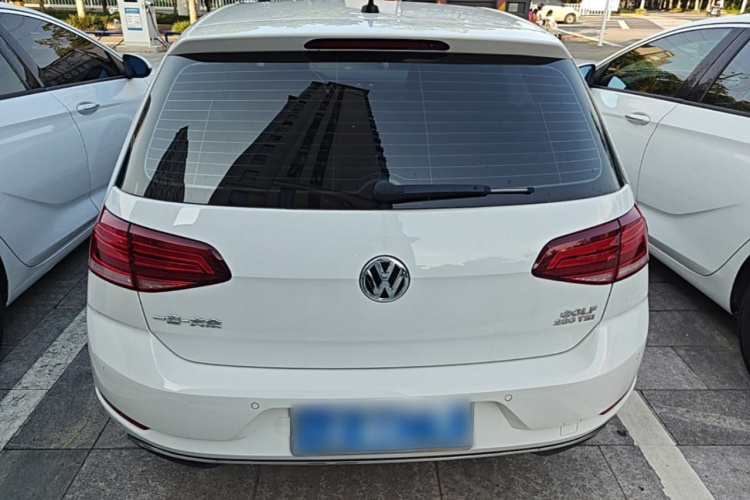 Volkswagen Golf 2020 car image #6