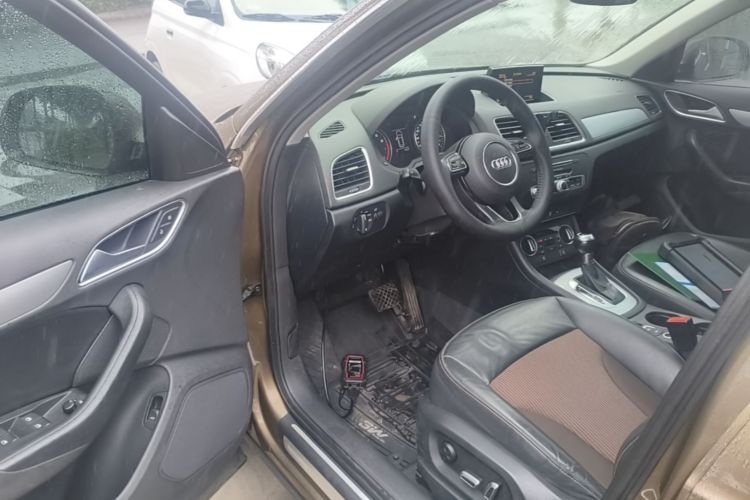 Audi Q3 2016 car image #16