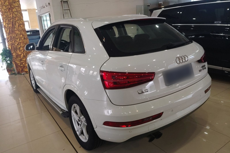 Audi Q3 2017 car image #5