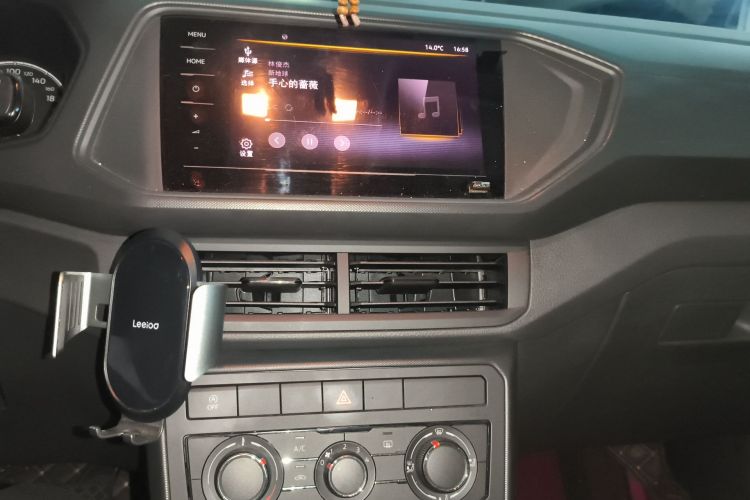 Volkswagen T-Cross 2021 car image #14